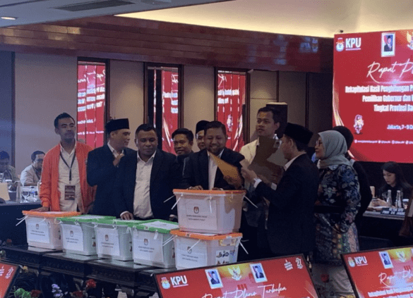 Rapat Pleno Pilgub Jakarta Penuhi Aksi Walk Out