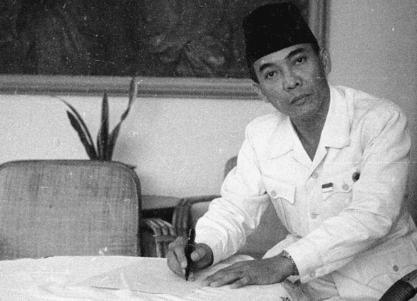 Jarang Diketahui Orang Presiden Soekarno Lebih Suka Namanya Ikut Ejaan Ini