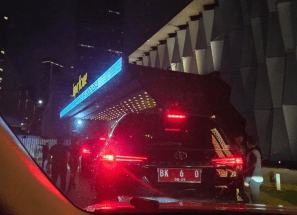 Warganet Dihebohkan Mobil Dinas Pemkab Batu Bara ada DI tempat Hiburan Malam Jakarta