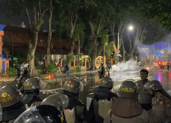 Aliansi Jurnalis Independen Surabaya Kecam Polisi Pukul dan Intimidasi Jurnalis Saat Demo RUU TNI