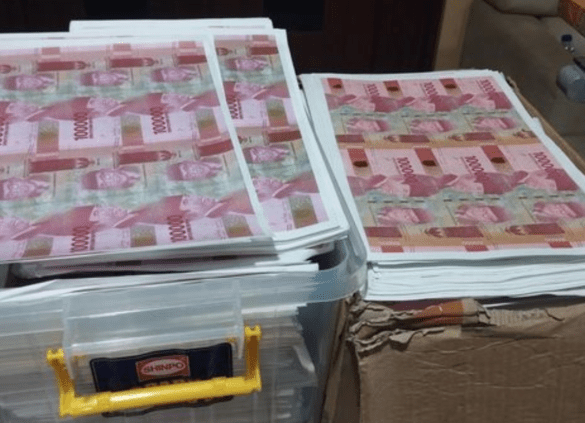 Penampakan Produksi Uang Palsu di Pabrik Bogor