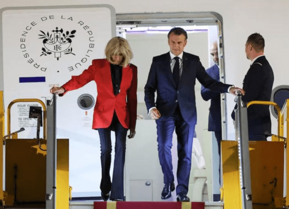 Viral Presiden Prancis Emmanuel Macron Ditampar Istri Saat Mendarat di Vietnam