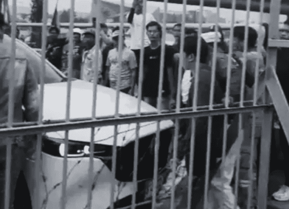 Naik Pitam! Oknum Anggota DPRD Cilegon Tabrak Buruh Lagi Demo di Depan PT Bungasari