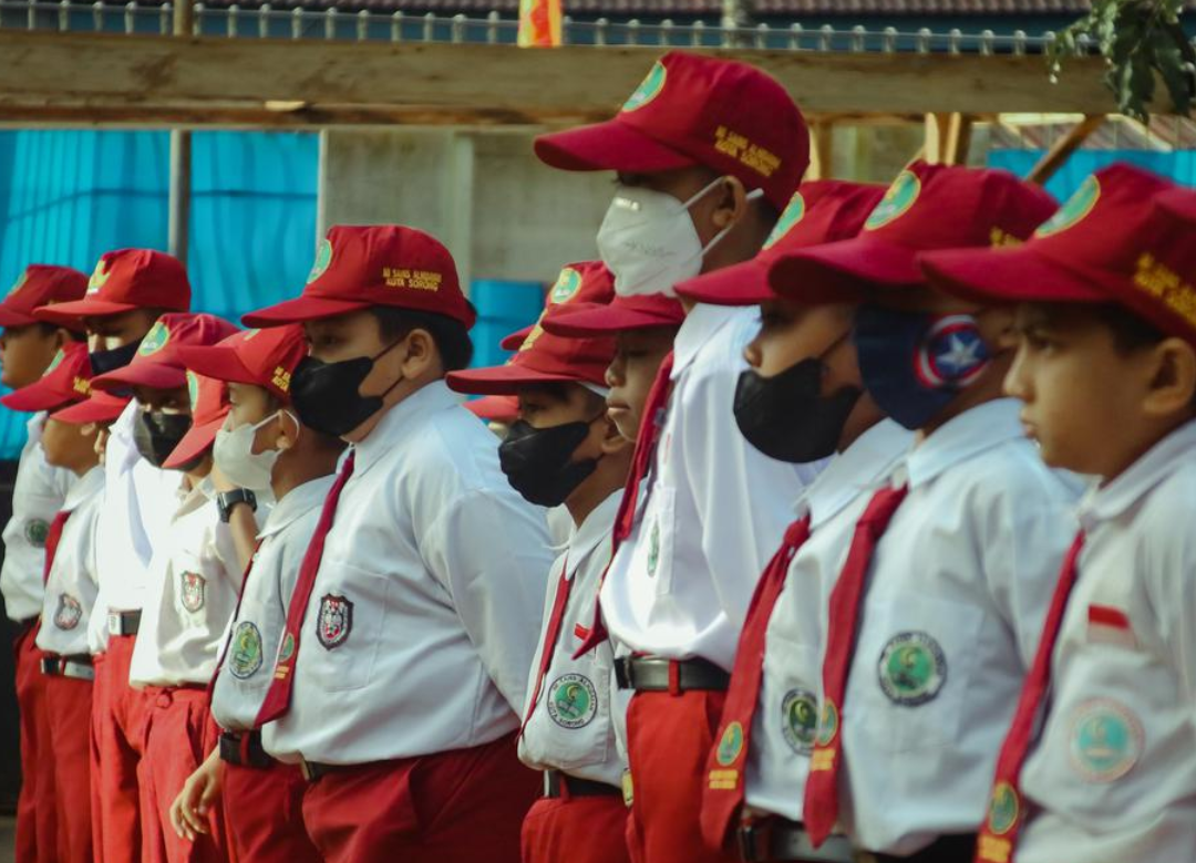 Viral Tak Bayar SPP 3 Bulan Murid Tidak Diizinkan Guru Duduk Dikursi