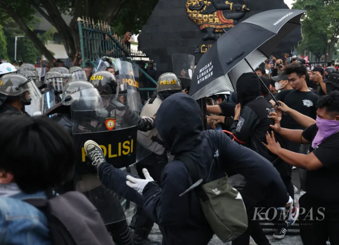 Wartawan Disekap, Saat Demo My Day Di Kantor Gubernur Jawa Tengah