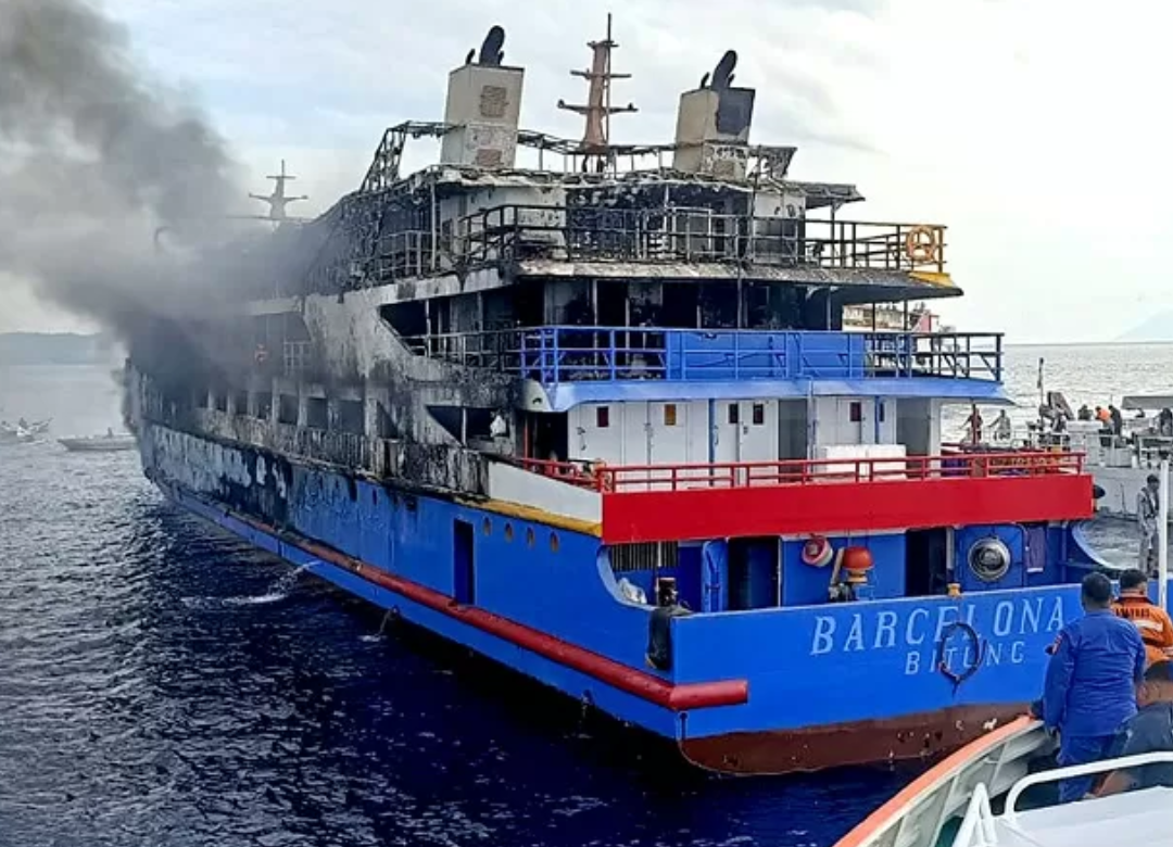 Lima Penumpang Tewas, KM Barcelona Terbakar dalam Pelayaran Menuju Manado