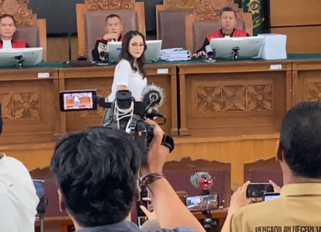 Nikita Mirzani Hebohkan Pengadilan Tuding Reza Gladys Main Sekongkol dengan Hakim