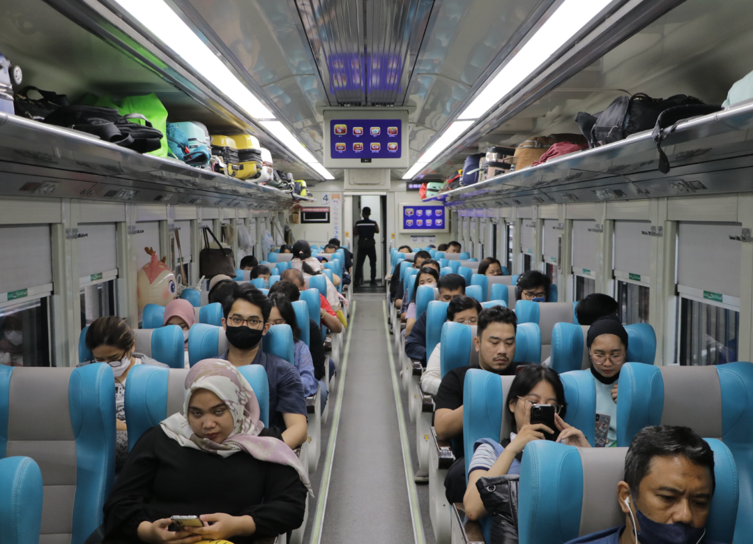 Anggota DPR Usul Gerbong buat Merokok, Kemenhub Kasih Paham soal Larangan