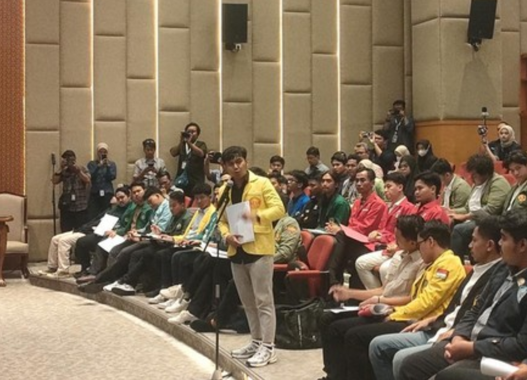 Mahasiswa UI Ungkit Tunjangan Naik Saat Rakyat Menderita di Audiensi DPR Mahasiswa UI Ungkit Tunjangan Naik Saat Rakyat Menderita di Audiensi DPR