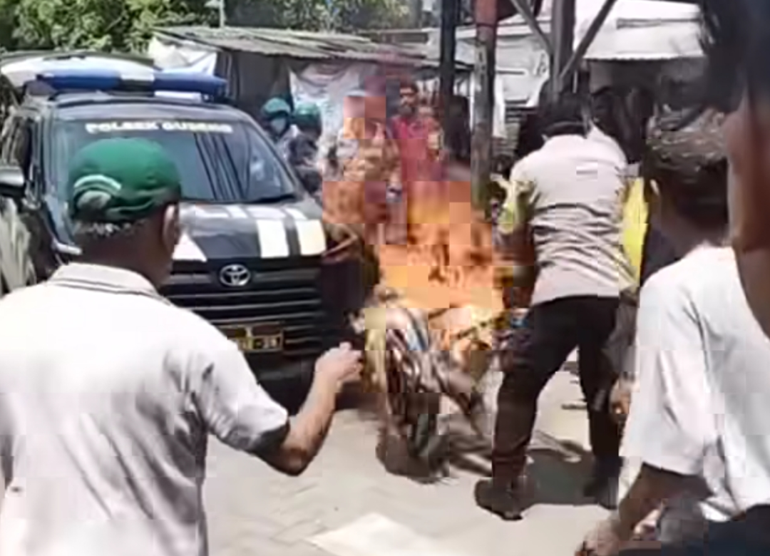 Tragis! Di Surabaya, Maling Motor Disiram Bensin dan Dibakar Tragis! Di Surabaya, Maling Motor Disiram Bensin dan Dibakar
