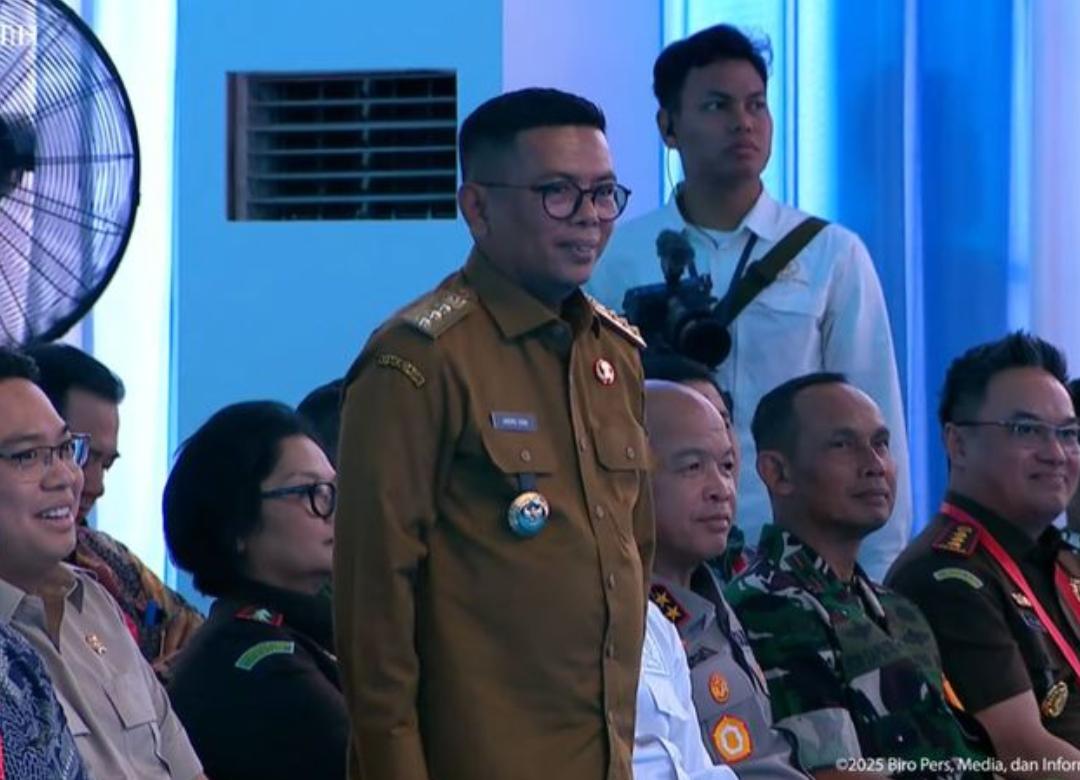 Presiden Prabowo Tekan Andra Soni: Yang Bener ya Kalau Jadi Gubernur